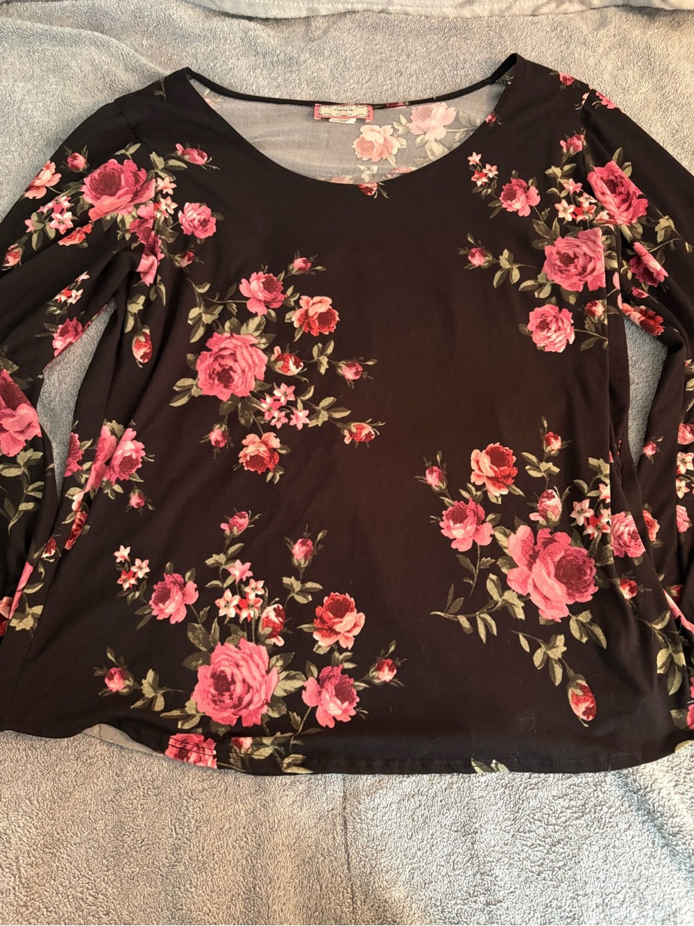 C’est La Vie Floral Top Flowy Sleeves 1X Stretchy Comfortable Plus Size